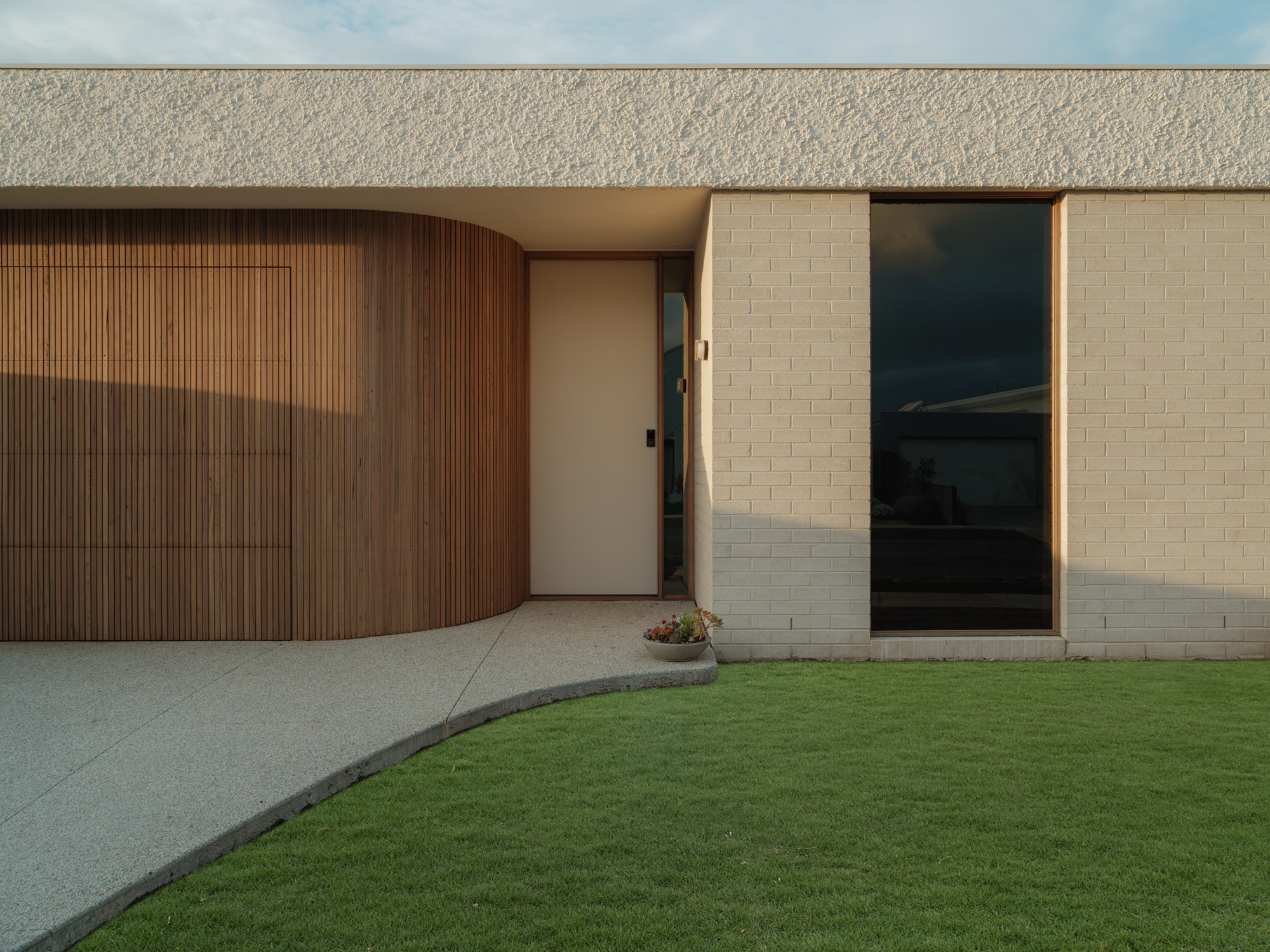 Shorebreak Way — interior