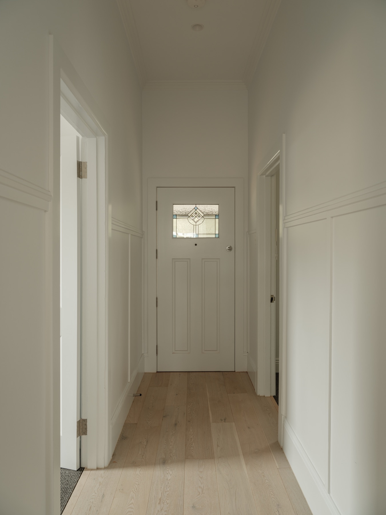 Wincanton — entry hallway, leadlight detail